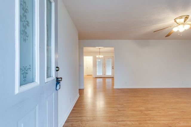 685 Edgefield Dr, Hohenwald, TN 38462