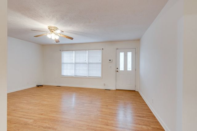 685 Edgefield Dr, Hohenwald, TN 38462