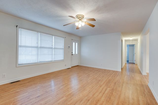 685 Edgefield Dr, Hohenwald, TN 38462