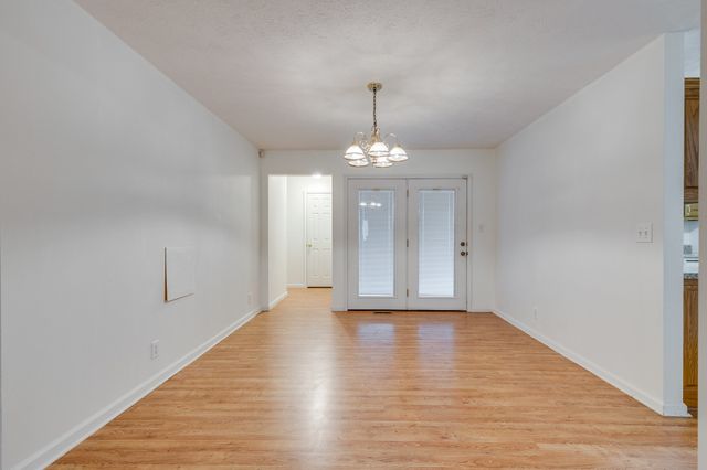 685 Edgefield Dr, Hohenwald, TN 38462