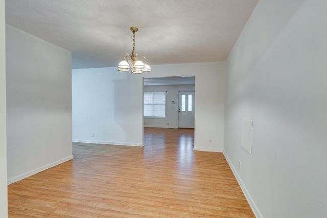 685 Edgefield Dr, Hohenwald, TN 38462