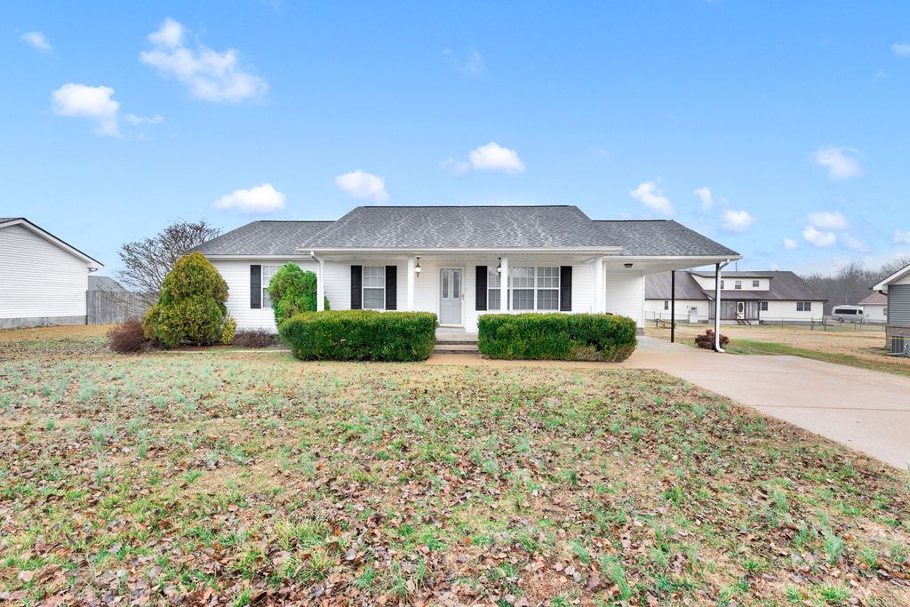 685 Edgefield Dr, Hohenwald, TN 38462