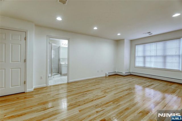425 West Street B, Fort Lee, NJ 07024