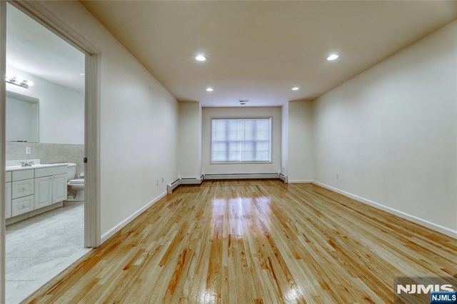 425 West Street B, Fort Lee, NJ 07024