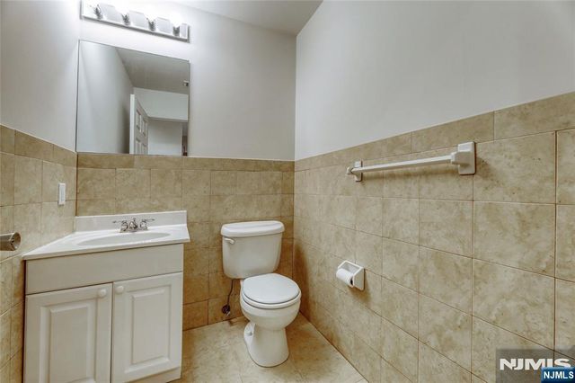 425 West Street B, Fort Lee, NJ 07024