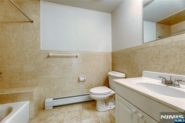 425 West Street B, Fort Lee, NJ 07024