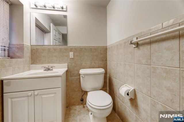 425 West Street B, Fort Lee, NJ 07024