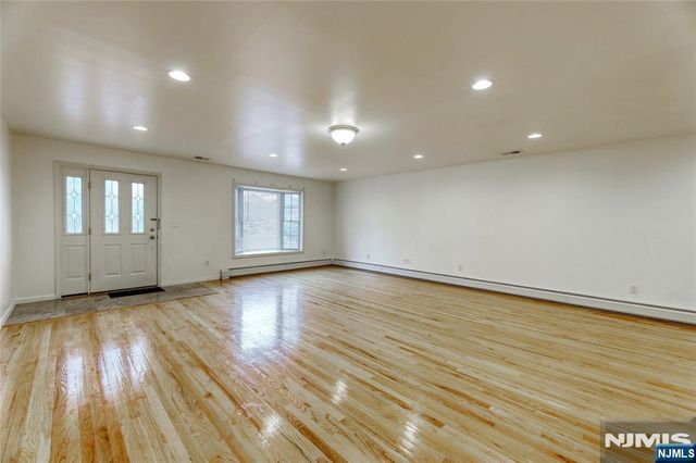 425 West Street B, Fort Lee, NJ 07024
