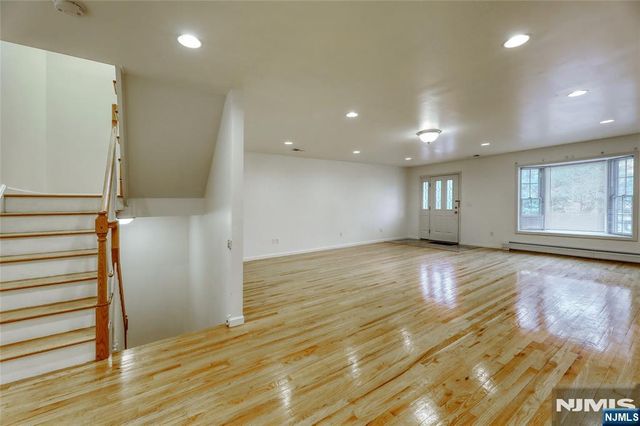 425 West Street B, Fort Lee, NJ 07024