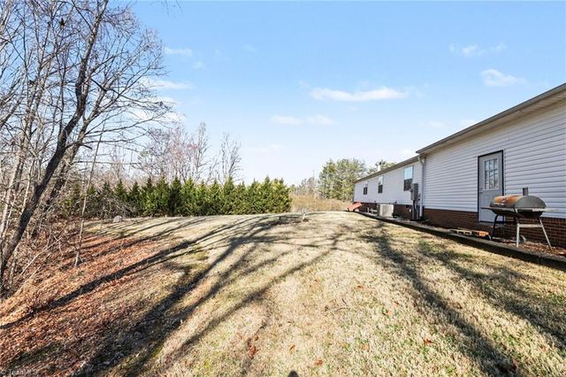 2298 Ray Loop Road, Westfield, NC 27053