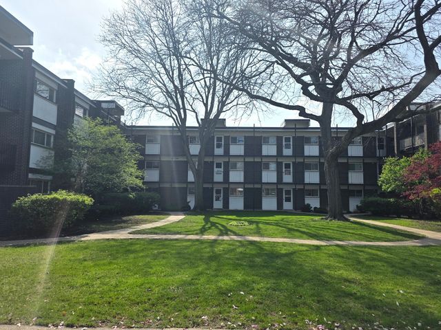 4710 RUSSETT Lane 201, Skokie, IL 60076