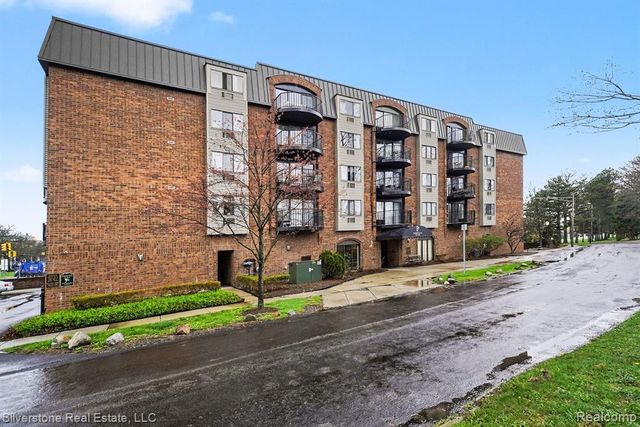 35300 Woodward Avenue, Birmingham, MI 48009