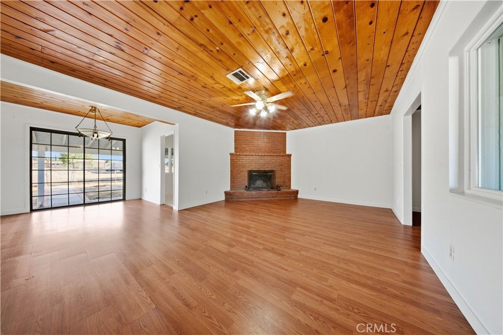Image 4 of property listing at 9344 E Avenue T8, Littlerock, CA 93543