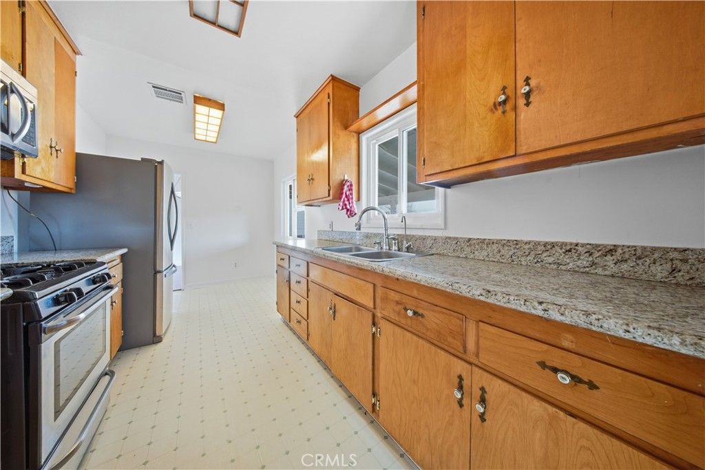 Image 8 of property listing at 9344 E Avenue T8, Littlerock, CA 93543
