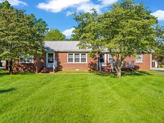 806 Pleasant View Dr, Winchester, TN 37398
