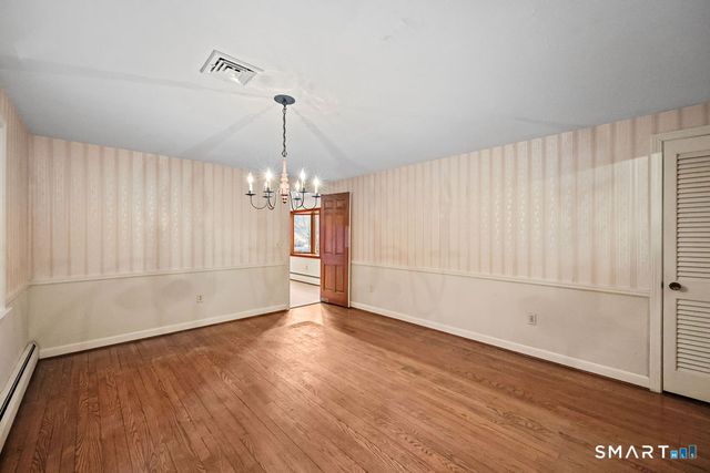 16 Richard Road, Simsbury, CT 06070