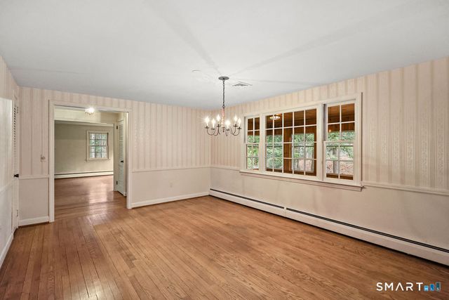 16 Richard Road, Simsbury, CT 06070