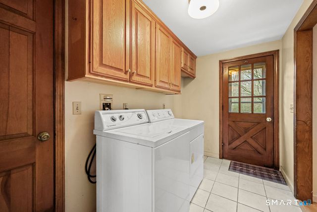 16 Richard Road, Simsbury, CT 06070