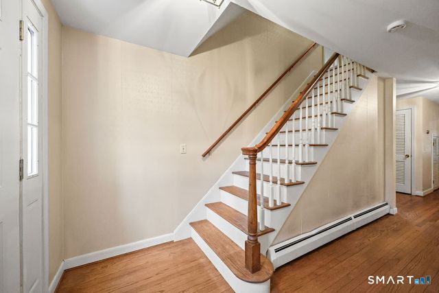 16 Richard Road, Simsbury, CT 06070