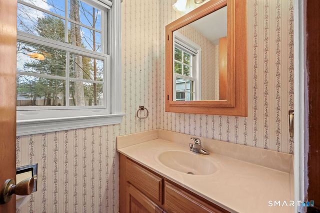 16 Richard Road, Simsbury, CT 06070