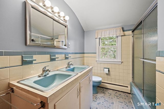 16 Richard Road, Simsbury, CT 06070