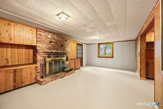 16 Richard Road, Simsbury, CT 06070