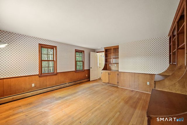 16 Richard Road, Simsbury, CT 06070