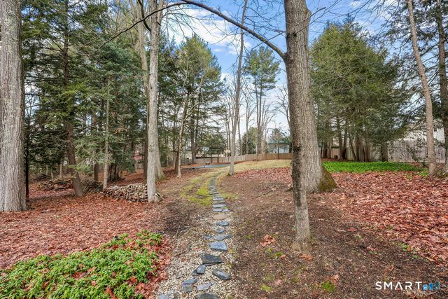 16 Richard Road, Simsbury, CT 06070