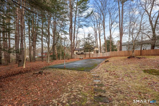 16 Richard Road, Simsbury, CT 06070