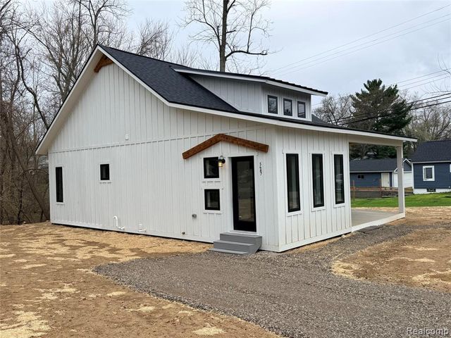 5687 Carroll Lake Road, Commerce Twp, MI 48382