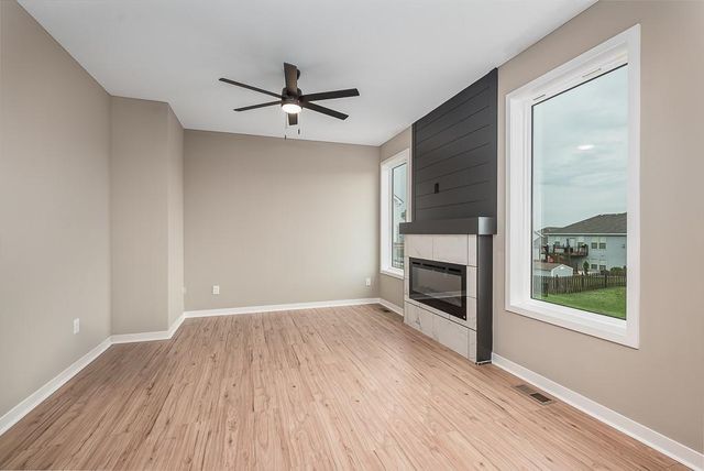 1318 N 159th Street, Basehor, KS 66007