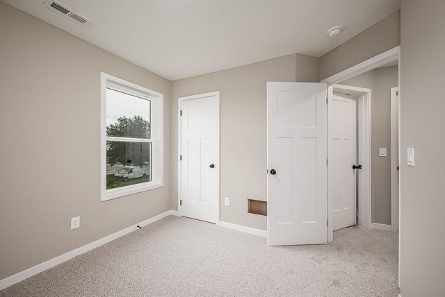 1318 N 159th Street, Basehor, KS 66007