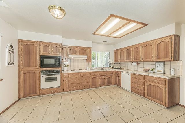 1316 W Palo Alto, Fresno, CA 93711