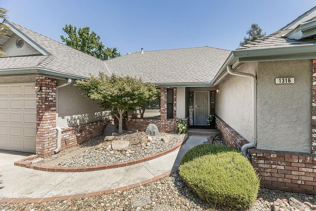 1316 W Palo Alto, Fresno, CA 93711