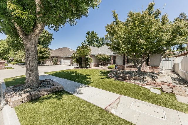 1316 W Palo Alto, Fresno, CA 93711