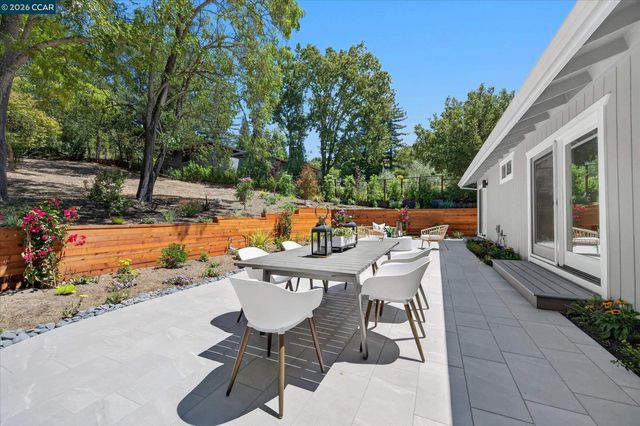 1148A Upper Happy Valley Rd, Lafayette, CA 94549