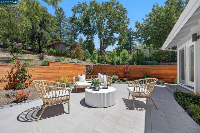 1148A Upper Happy Valley Rd, Lafayette, CA 94549