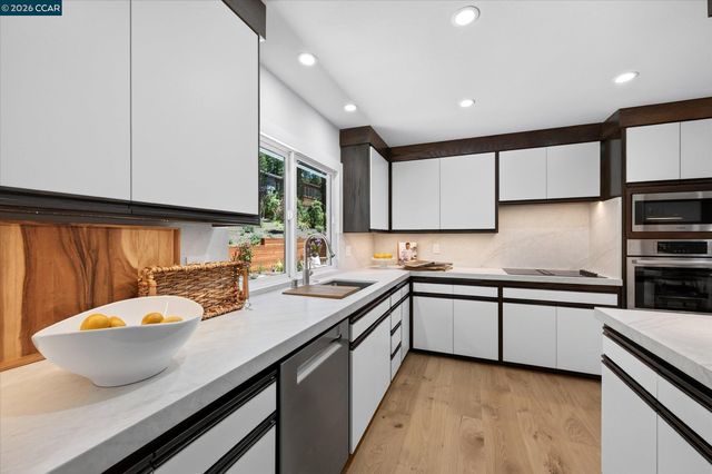 1148A Upper Happy Valley Rd, Lafayette, CA 94549