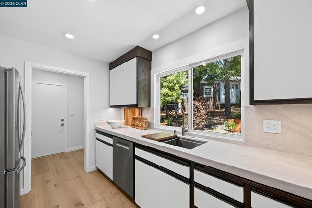 1148A Upper Happy Valley Rd, Lafayette, CA 94549