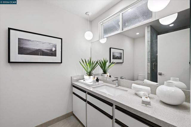 1148A Upper Happy Valley Rd, Lafayette, CA 94549