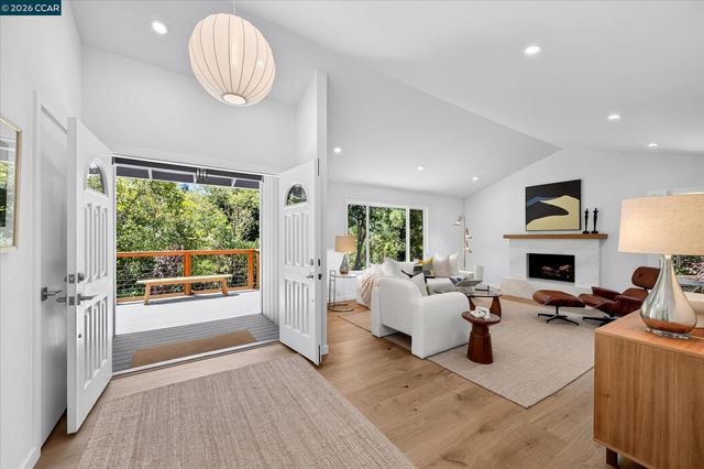 1148A Upper Happy Valley Rd, Lafayette, CA 94549