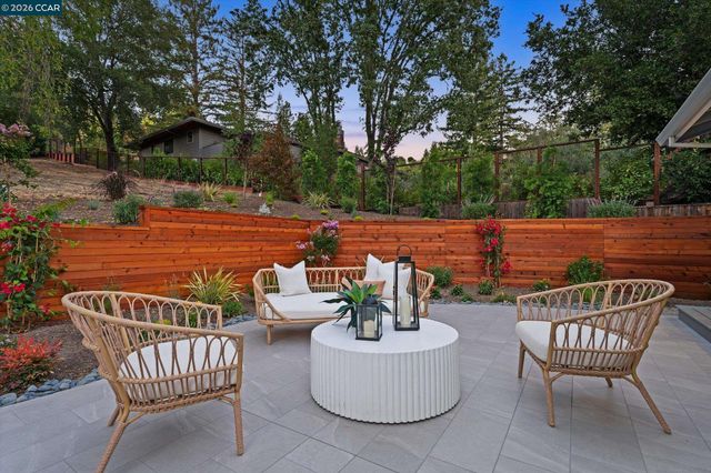 1148A Upper Happy Valley Rd, Lafayette, CA 94549