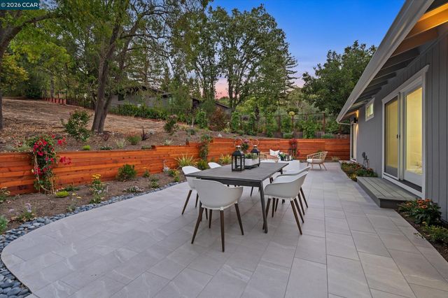 1148A Upper Happy Valley Rd, Lafayette, CA 94549