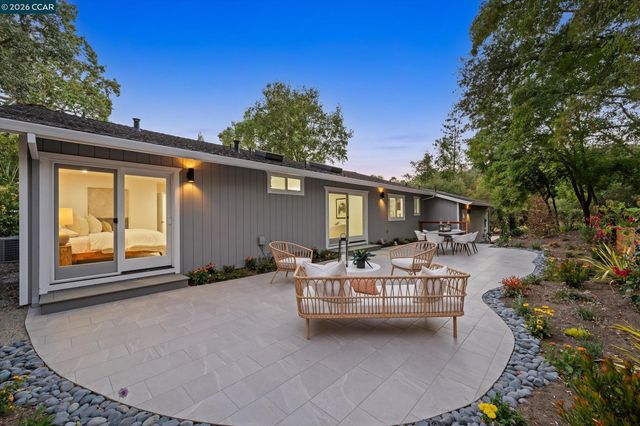 1148A Upper Happy Valley Rd, Lafayette, CA 94549