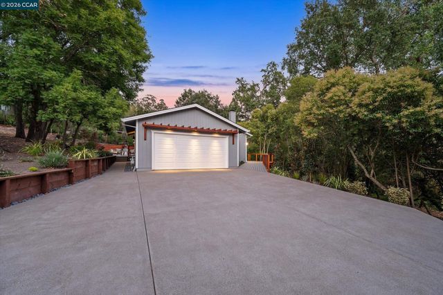 1148A Upper Happy Valley Rd, Lafayette, CA 94549