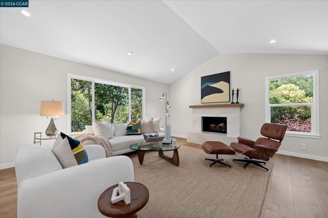 1148A Upper Happy Valley Rd, Lafayette, CA 94549