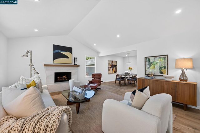 1148A Upper Happy Valley Rd, Lafayette, CA 94549