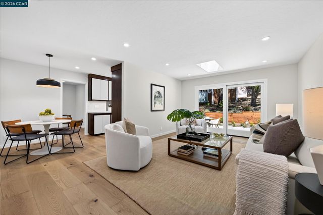 1148A Upper Happy Valley Rd, Lafayette, CA 94549