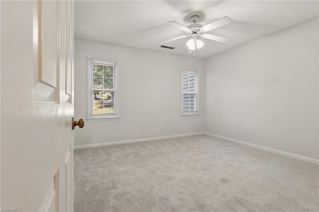 3936 New Garden Park, Greensboro, NC 27410