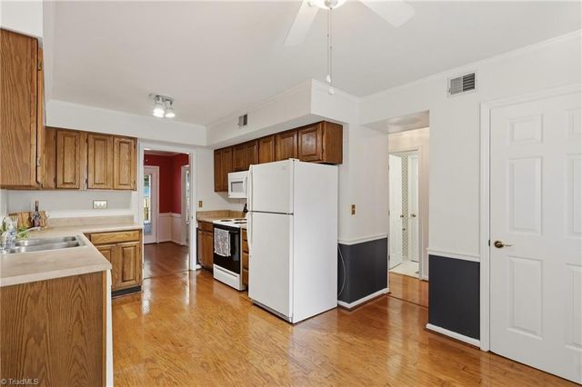 3936 New Garden Park, Greensboro, NC 27410